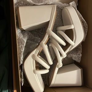 Brand new Steven madden heels!! Never worn !!